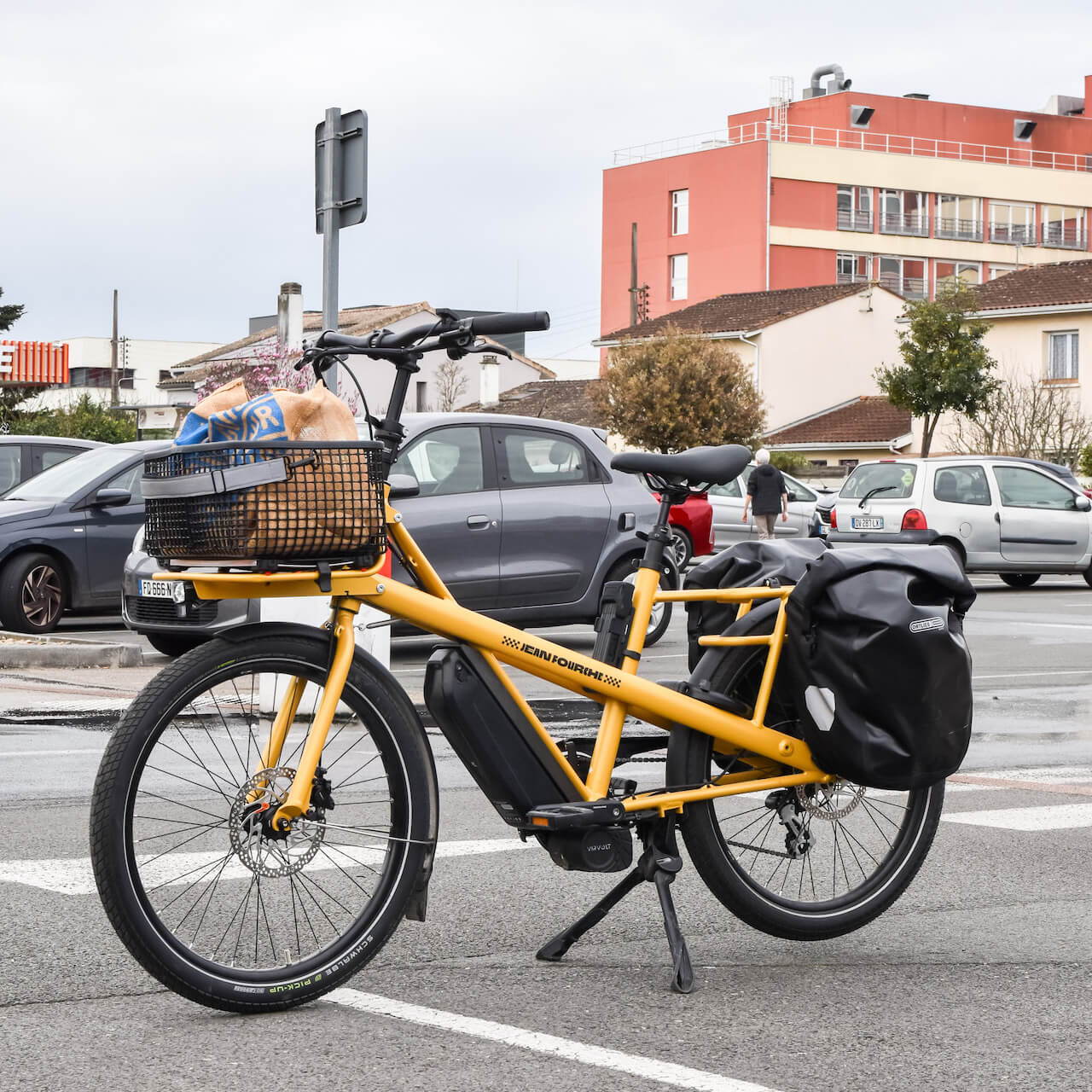 Couple ayant louer un vélo électrique shiftbikes