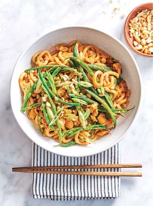 Nouilles udon au tofu et aux haricots verts