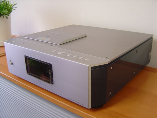 Sony SCD-1 Reference quaility SACD/CD player