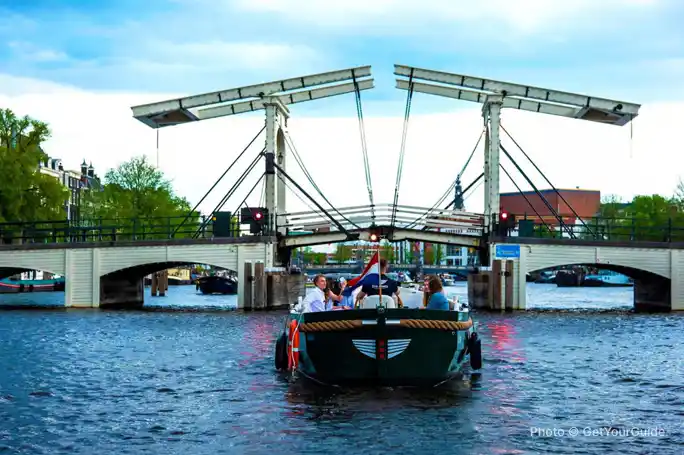 Sunset Canal Cruise with Unlimited Drinks Option