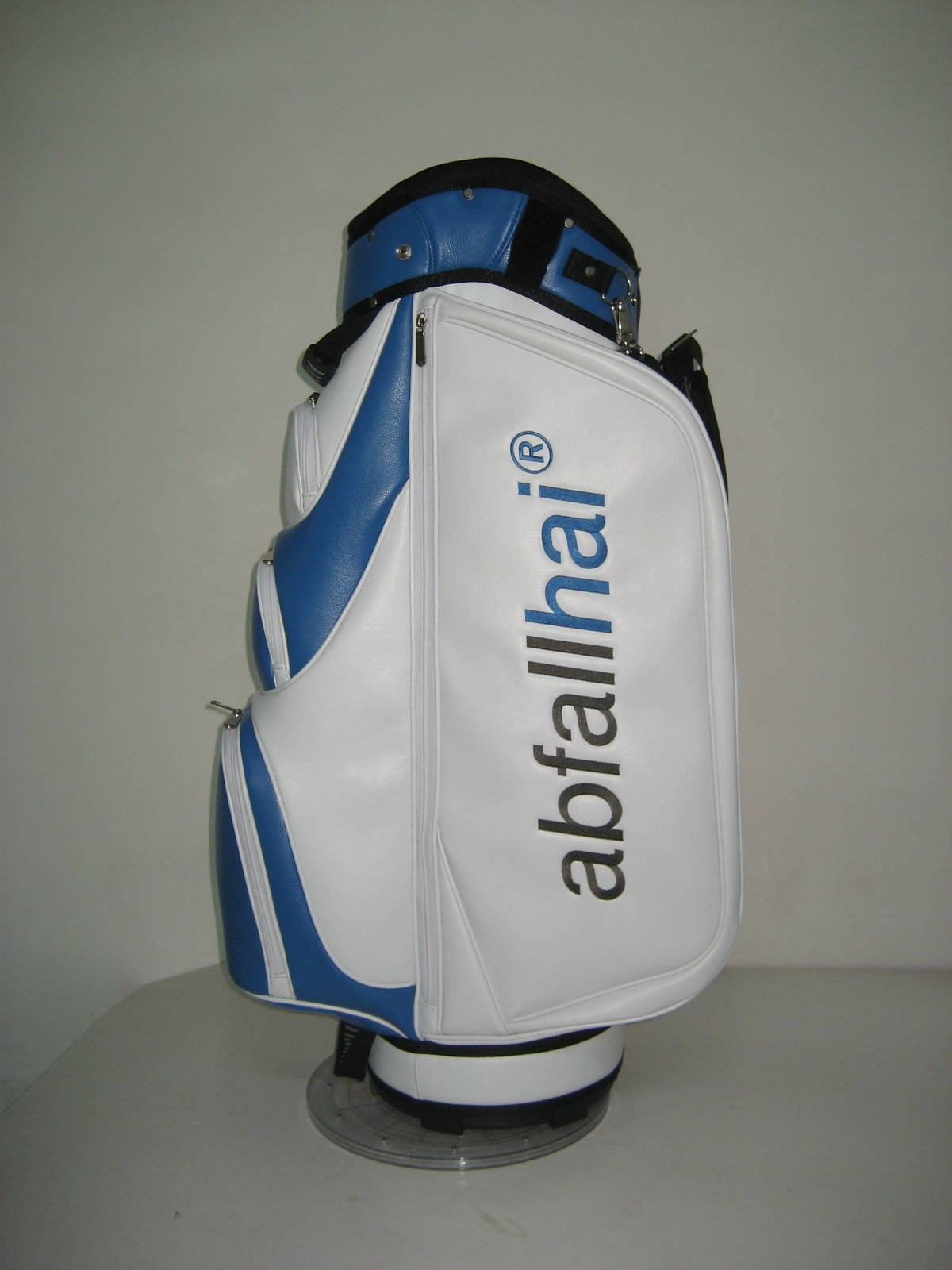 Customised football club golf bags by Golf Custom Bags 134