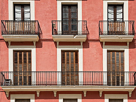  Costa Adeje
- Discover “Living Coral”, the trend colour 2019 of the Pantone Colour Institute! These interior design tips show you how best to use the colour in your home.