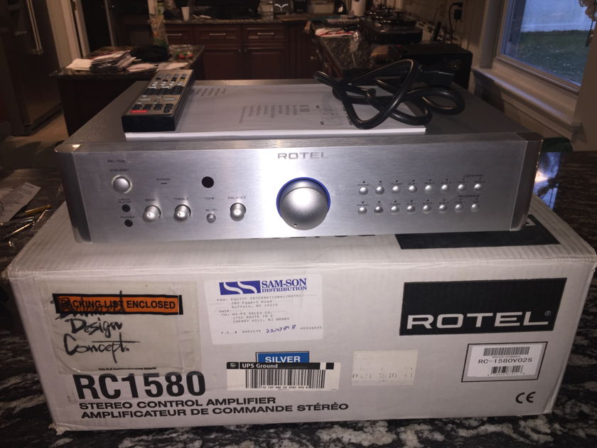 Rotel RC-1580 PREAMPLIFIER/SILVER/NICE!!!