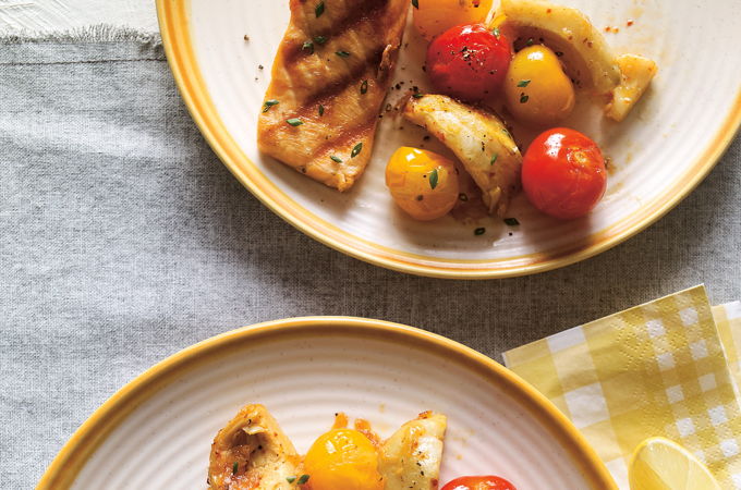 Saumon grillé, tomates confites et artichauts