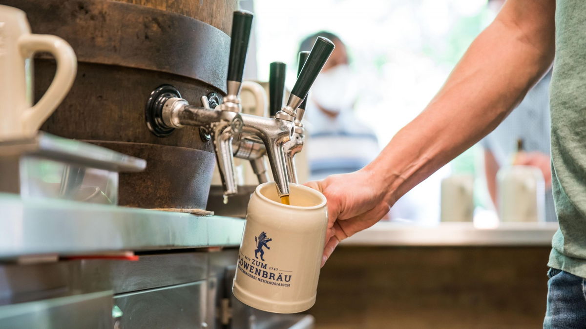Zum Löwenbräu frisch gezapftes Bier