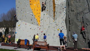 bester geburtstagde kletterzentrum frankfurt am main dav kletterwand außenwand sonnenschein