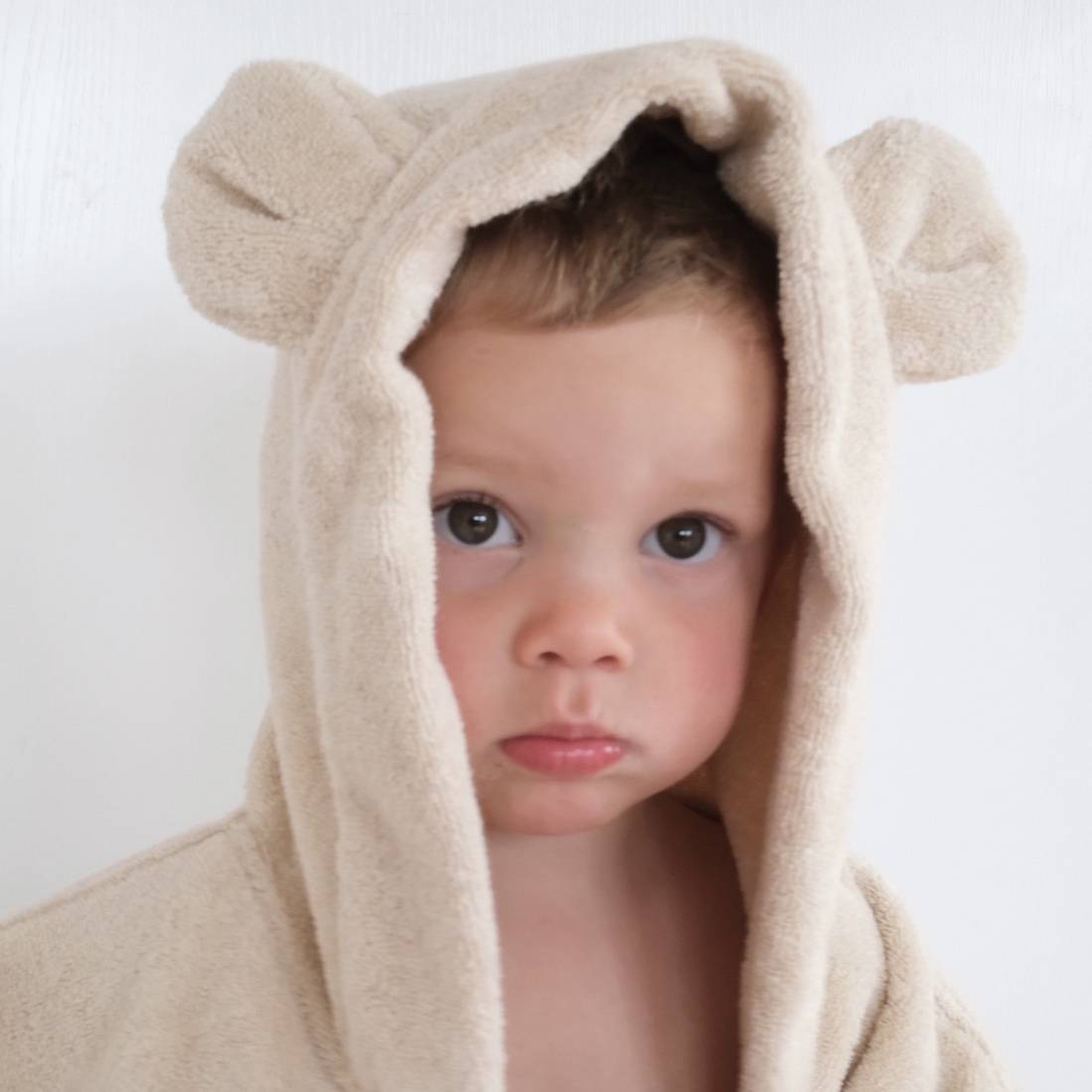 Poncho de bain enfant en coton bio certifié GOTS avec capuche, tissu éponge doux et absorbant rose beige