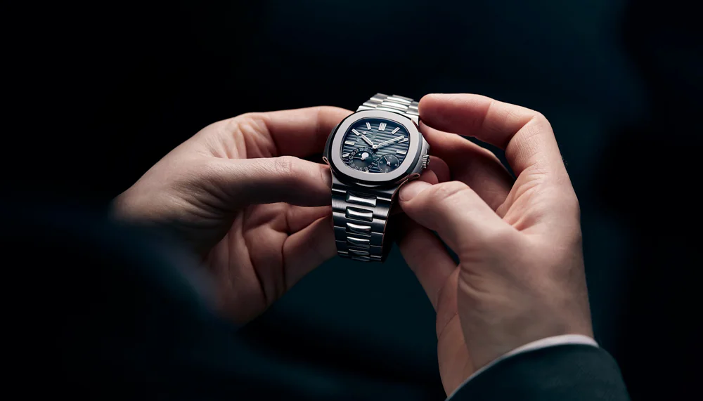 Patek Philippe Discontinues the Nautilus Moonphase 5712A and more… | Chrono 10:10