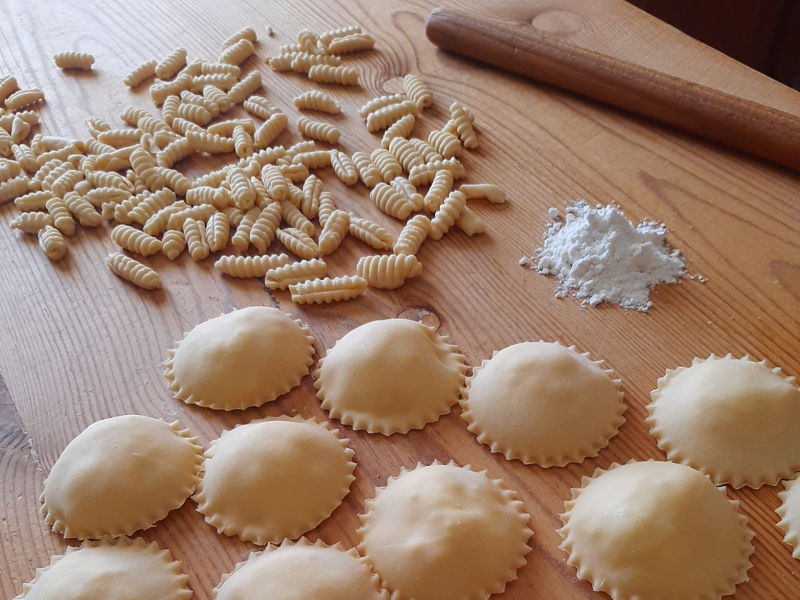 Food experiences Ragusa: Spring menu: 4 courses, aperitif, and cooking demonstration