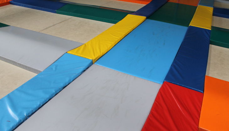 logo lino er trampolin