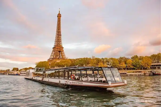 Paris 3-Course Gourmet Dinner Cruise and Sightseeing