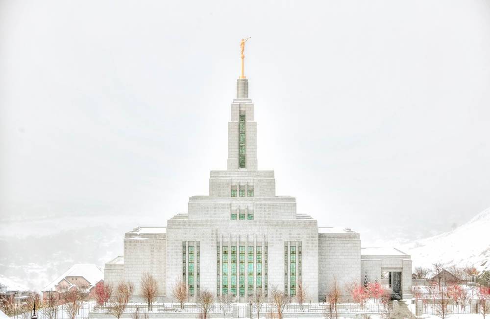 Photo of Draper Utah LDS Temple in the snow. 