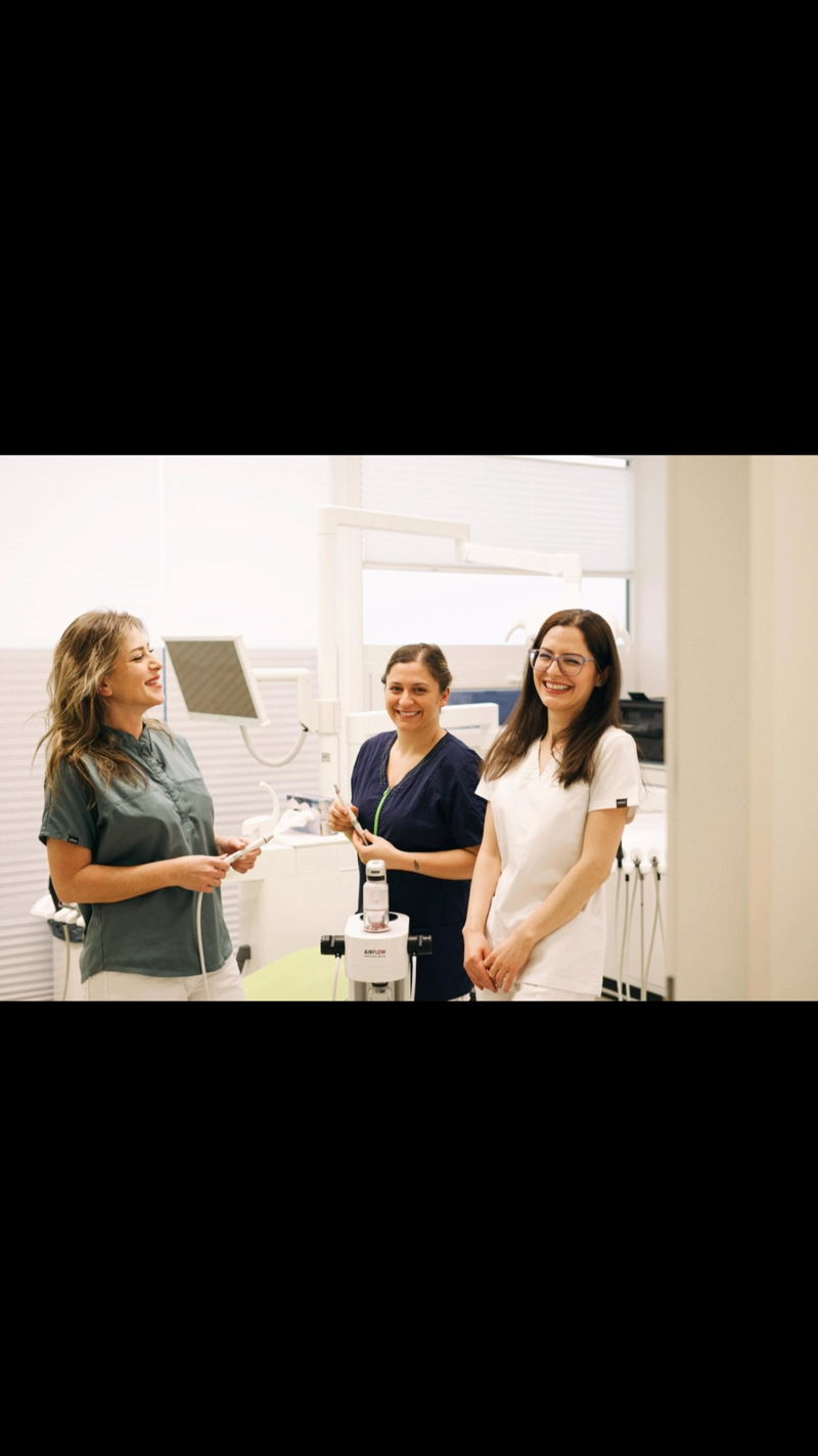 🚀 Bereit für ein Upgrade Ihrer Mundgesundheit? Mit der Guided Biofilm Therapy (GBT) in unserer Praxis in Kempten sagen wir Karies und Zahnfleischentzündungen den Kampf an! 💪 Vereinbaren Sie jetzt Ihren Termin! 🗓️ #GBT #Mundgesundheit #Kempten #Zahnar