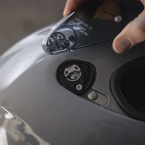 Mecanismos para cascos de moto