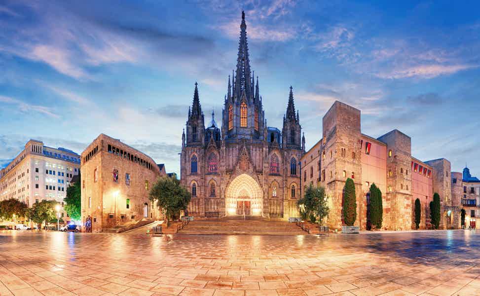 Barcelona Must-See Private Tour with a Friendly Local Guide - photo 3