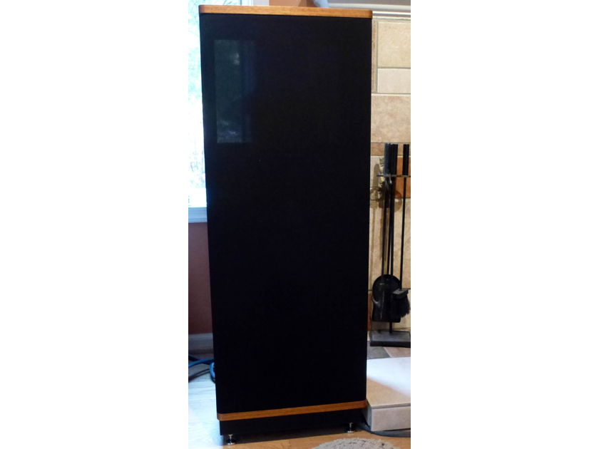 Vandersteen 2ce Signature  speakers with stands, pair