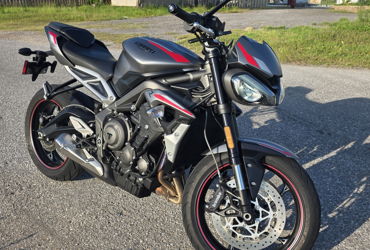 2022 TRIUMPH STREET TRIPLE 765 R motorcycle for rent near Old East Hill, FL