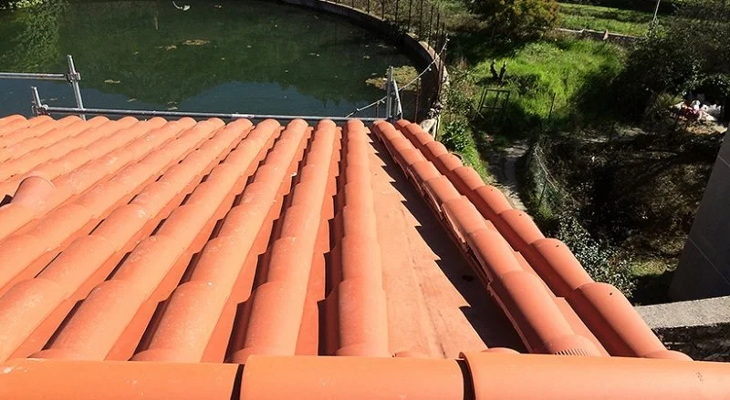 Rénovation de la couverture en tuiles romanes à Menton — photo 8 sur 34 — CEG TOITURE