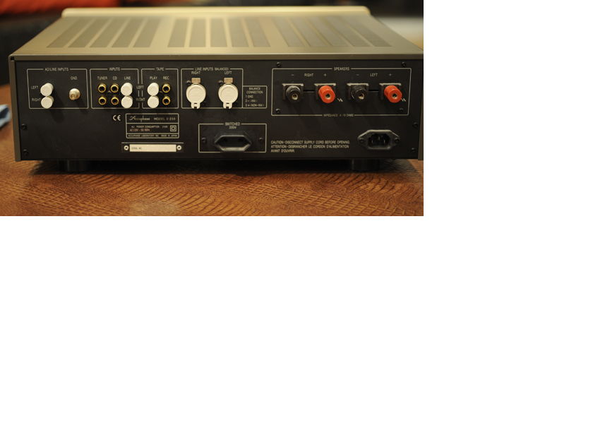 Accuphase E-210プリメインアンプ 210W Accuphase/プリメインアンプ/E-280のご紹介です。