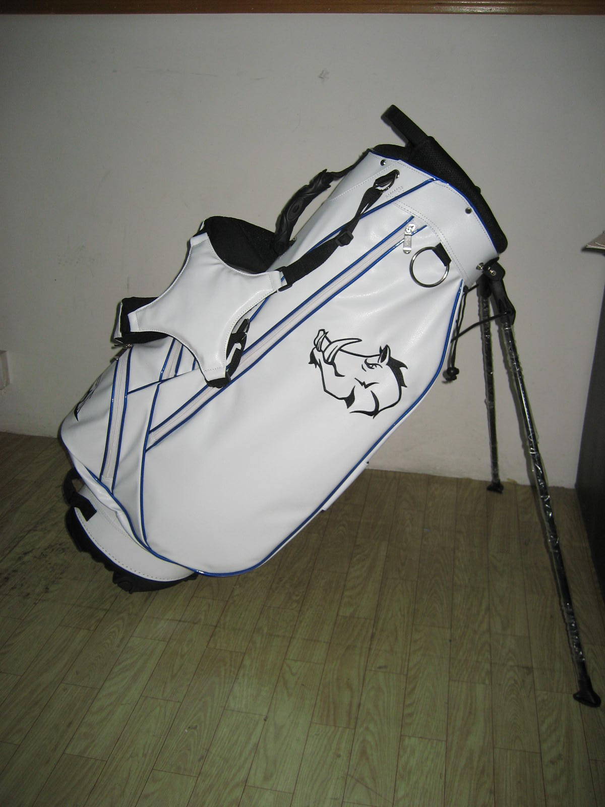 Customised football club golf bags by Golf Custom Bags 123