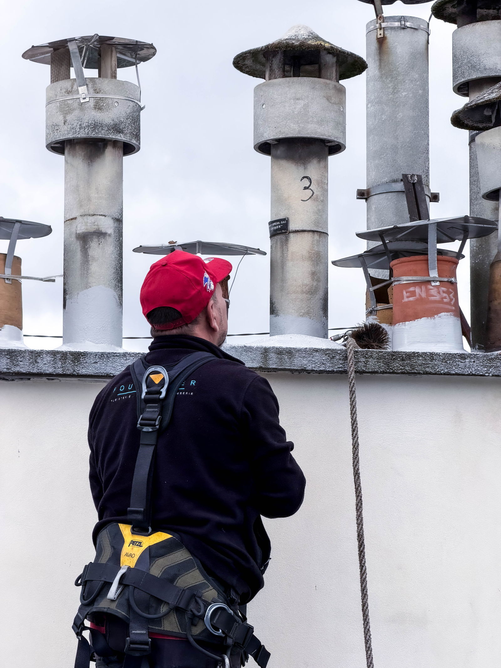 Entretien de conduits de fumée en toiture à Paris