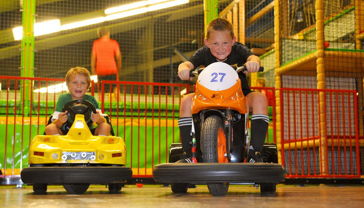 trampolino kinderspielpark motorrad