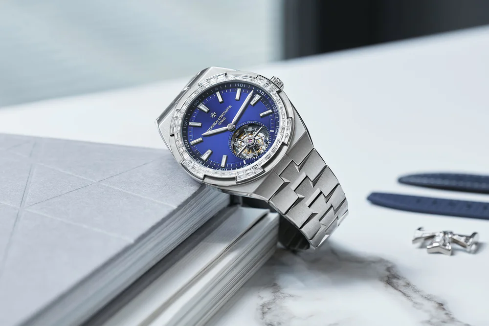 Vacheron Constantine Overseas with 85 baguette-cut diamonds | Chrono 10:10