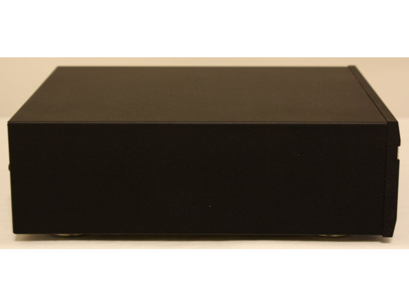 Musical Fidelity M1DAC D/A Convertor with Asynchronous USB Input.