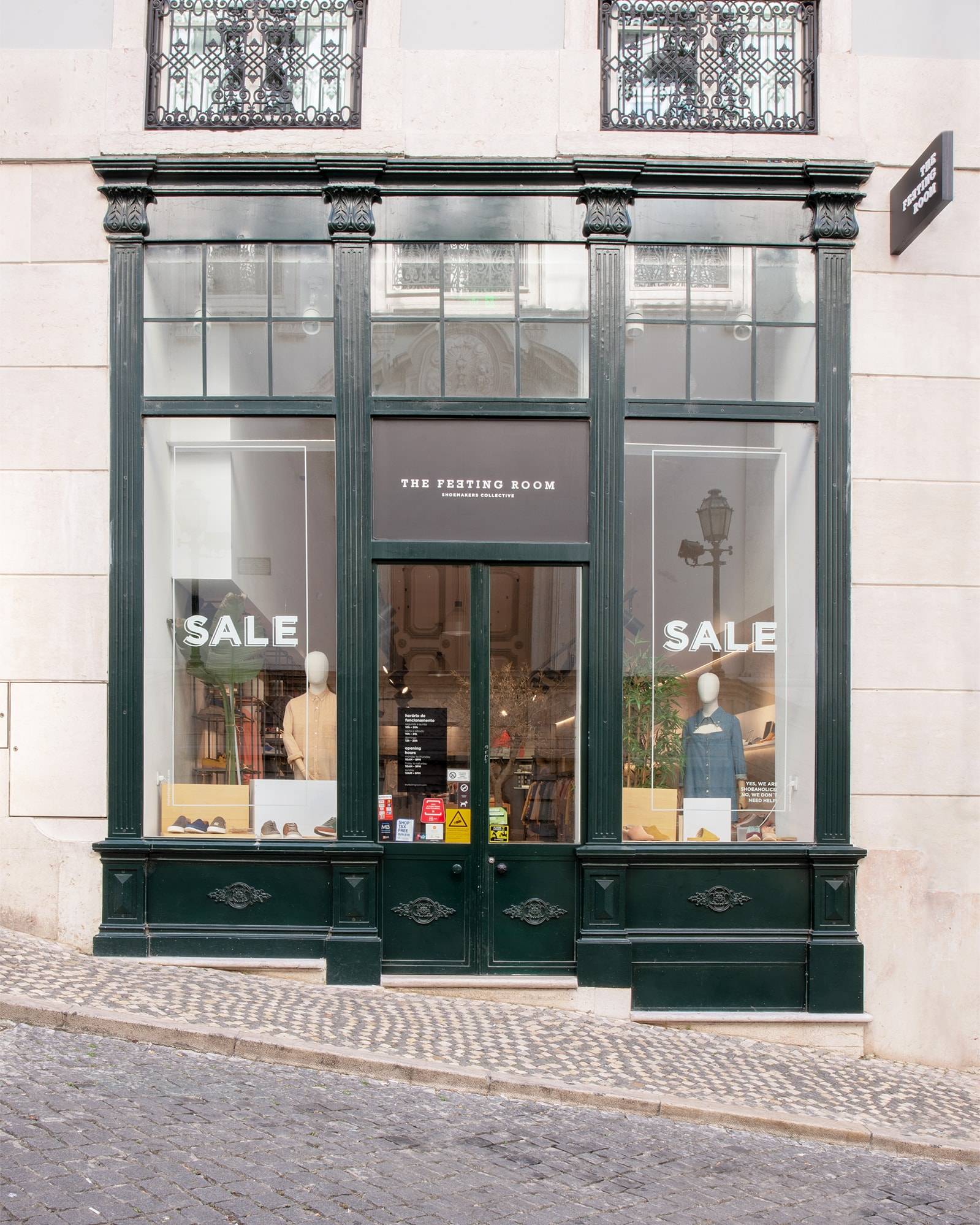 Front façade at maranathahouston Lisboa in Chiado