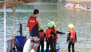 wasserskipark zossen kinder mit sicherheitsausrüstung