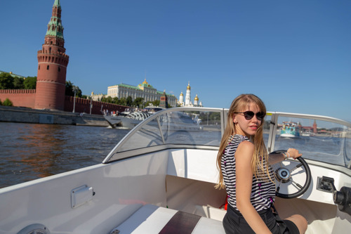 Прогулка на катере без капитана по Москва-реке