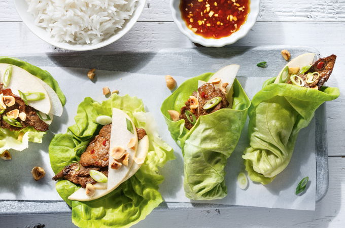 Rouleaux de boeuf, de poire et de noisettes