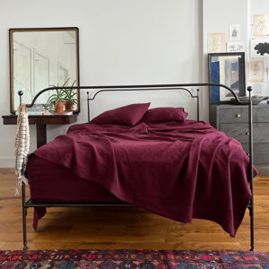 Queen 100% linen sheet set in Malbec