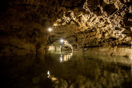 Подземное озеро пещеры Таваш и крепость Сиглигет