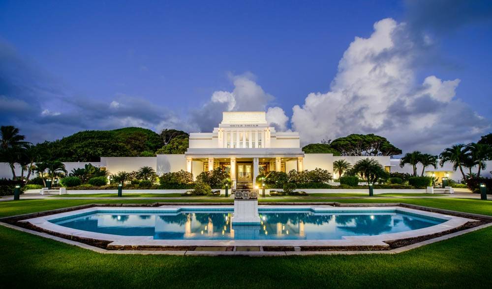 LDS art Laie Hawaii Temple picture featuring the fountain pool. 