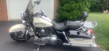 2016 HARLEY-DAVIDSON TOURING ROAD KING (TWO TONE) motorcycle for rent near CHANTILLY, VA
