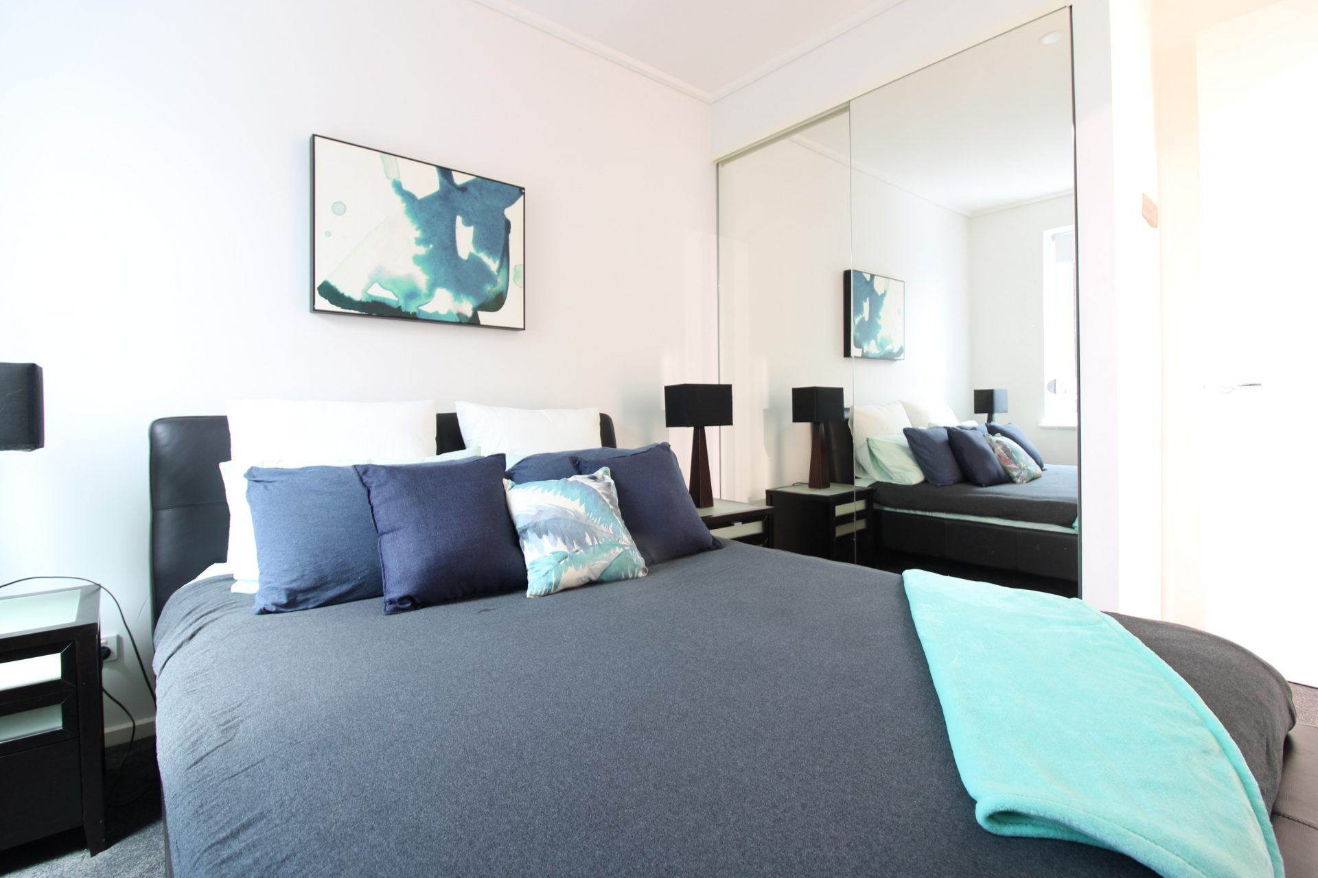 FOR LEASE - Refurbished Fully Furnished Courtyard Residence in Unbeatable Location- Southbank - Image 10