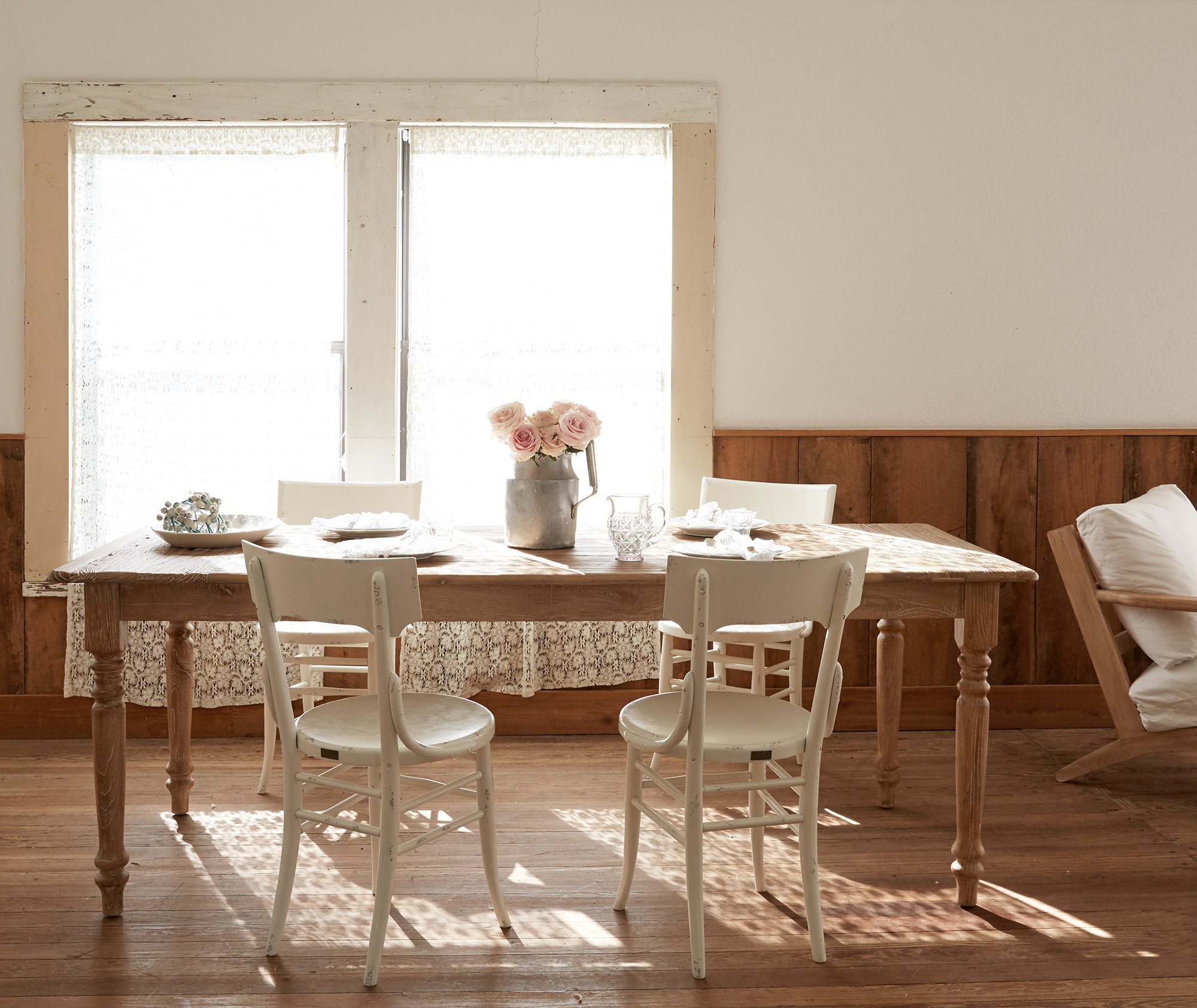 Shabby Chic Decor finds await you in this inspiring lineup of interior design inspiration. #shabbychic #interiordesignideas #decoratingideas #rachelashwell #diningroom