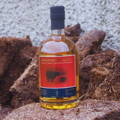 Bouteille de Single Malt Scotch Whisky de la distillerie Abhainn Dearg sur l'île de Lewis dans les Hébrides extérieures d'Ecosse