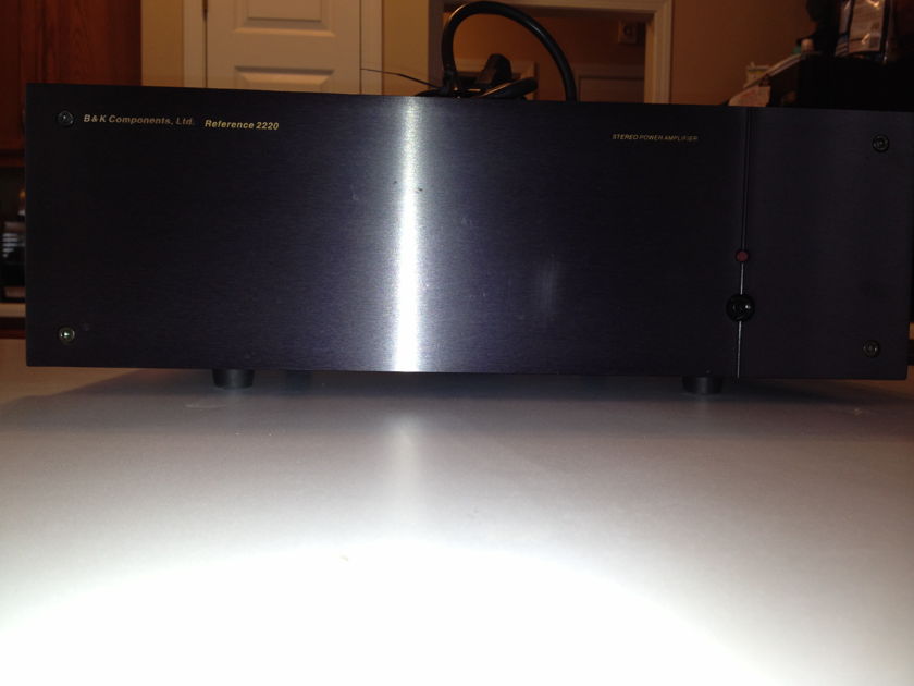B&K  Reference 2220 2 Channel Amp