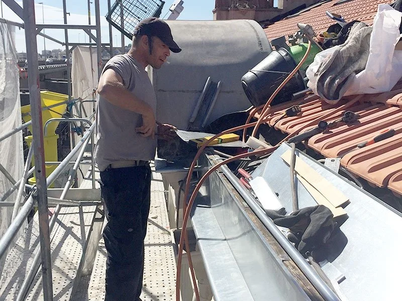 Rénovation de la toiture du Palais Diderot à Nice en tuiles de Marseille — CEG TOITURE, couvreur à Nice