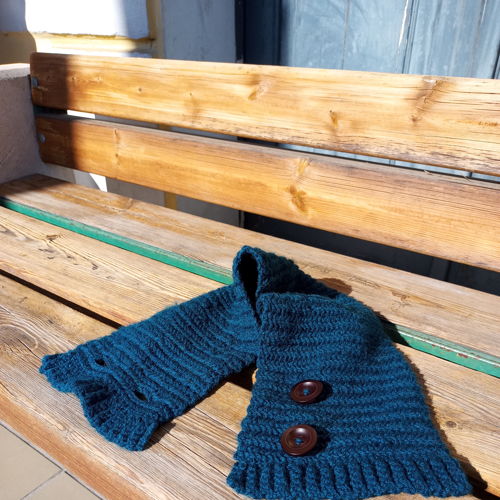 Cowl with buttons for men