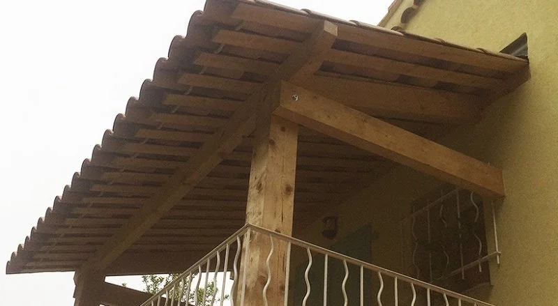 Réalisation d’un auvent en charpente traditionnelle à Vence — photo 3 sur 8 — CEG TOITURE