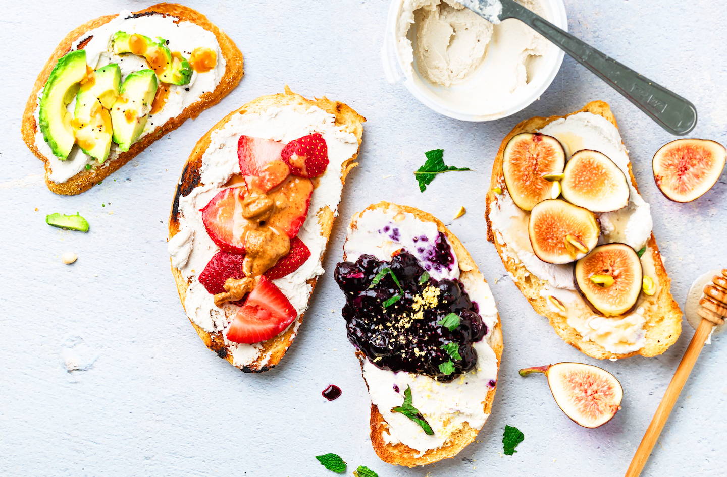 delicious toasts with Spero sunflower cream cheese