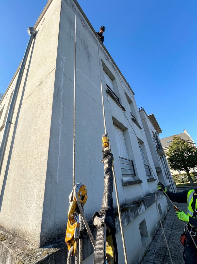 Travaux d'accès difficile sur corde à Le Plessis-Trévise