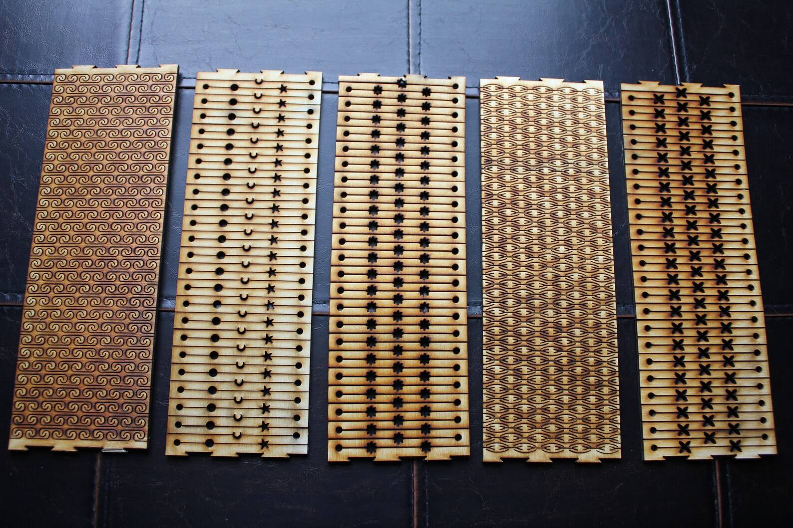 Sombra de lámpara integrada de madera de corte láser 00