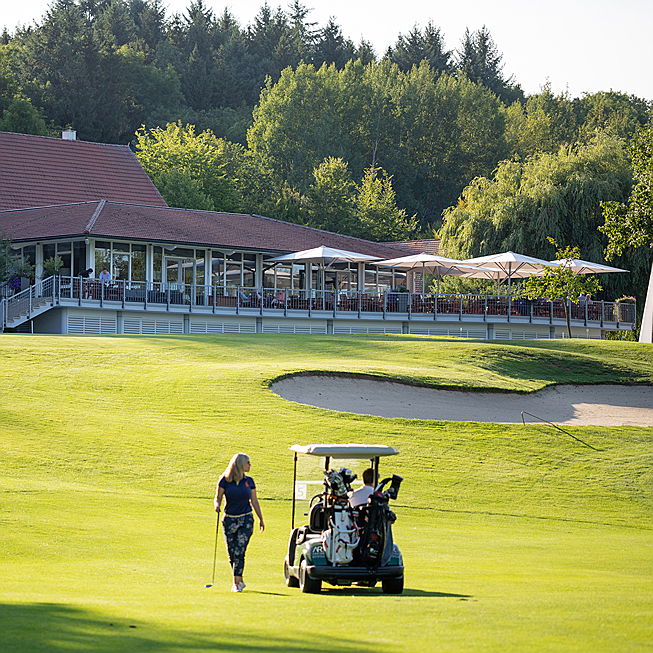  Ulm
- Golferin mit Golfcart