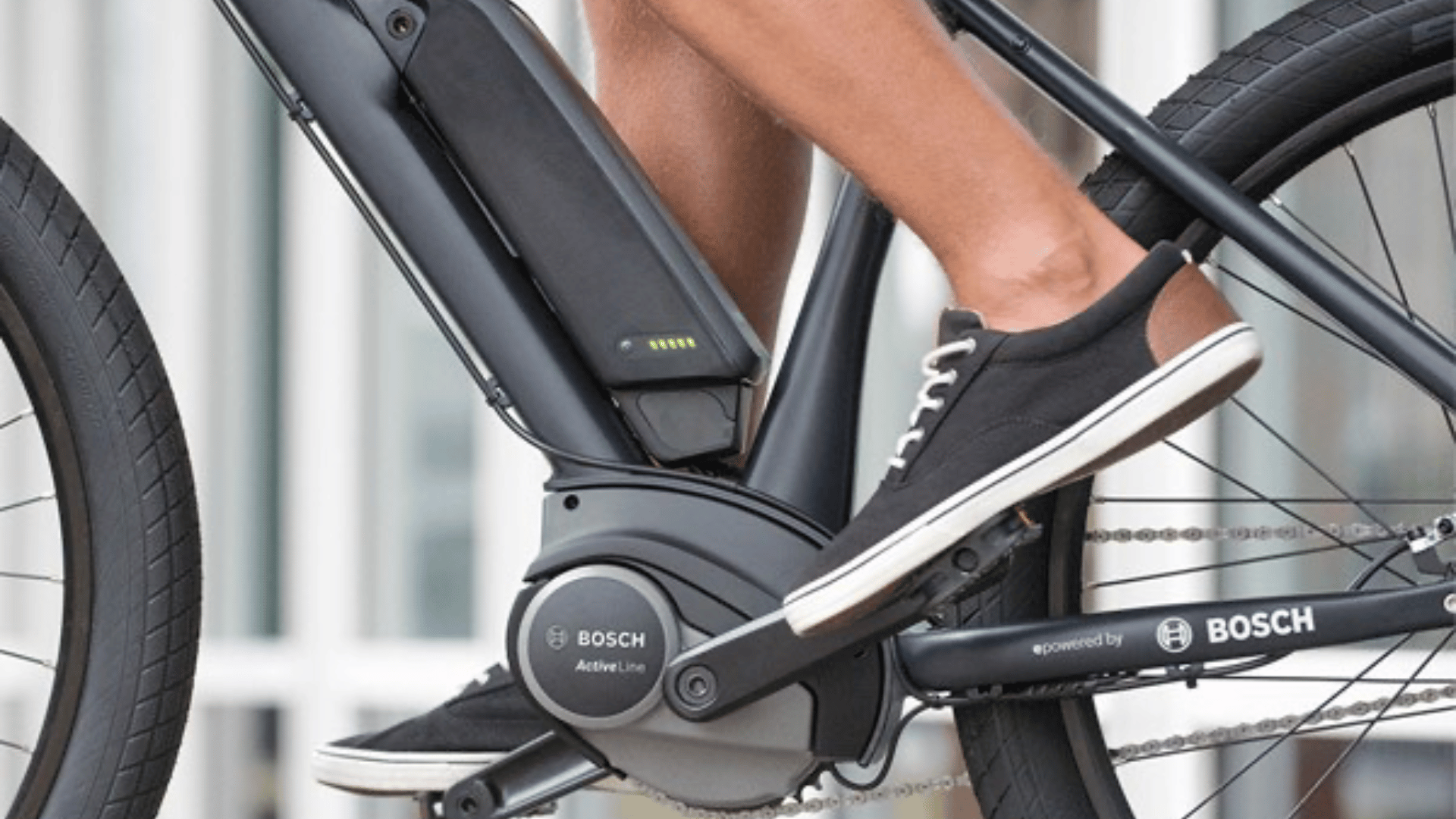 zoom op motor van elektrische fiets