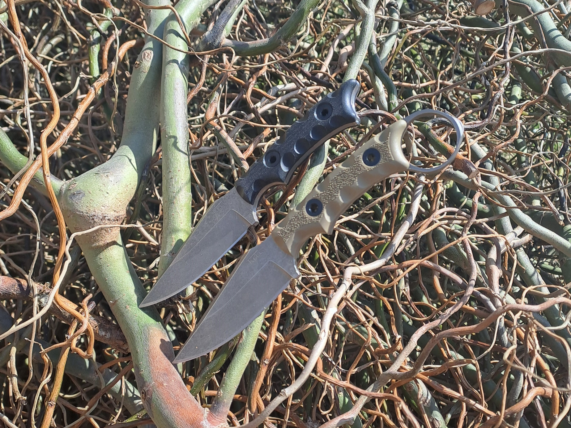 Two Blems, one had to loose the ring so i can legally carry it in Germany. Only a little bit of fitting on the black G10, the Battlelock Grips fit like a glove. Had a lovely day of sharpening both on some old waterstones while i enjoyed the sun. – by sc0rch