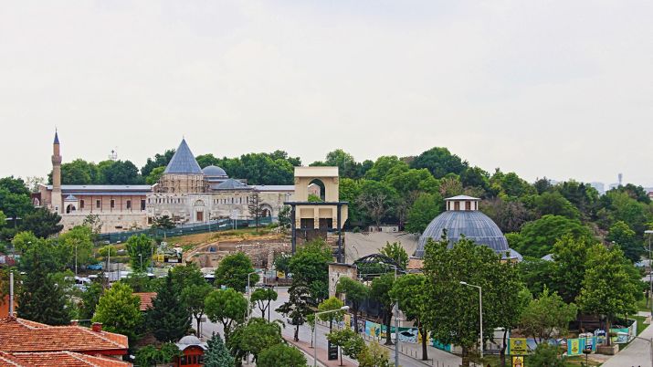 The Alaeddin Mosque is an example of Seljuk architecture, featuring intricate details, a unique octagonal plan, and a combination of Byzantine and Islamic elements